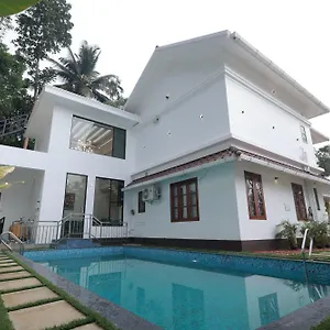 Tatvaura Wayanad Resort Padinjarathara